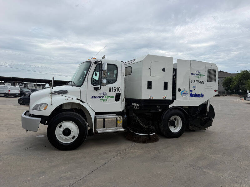 Schwarze Avalanche M6 regenerative-air sweeper
