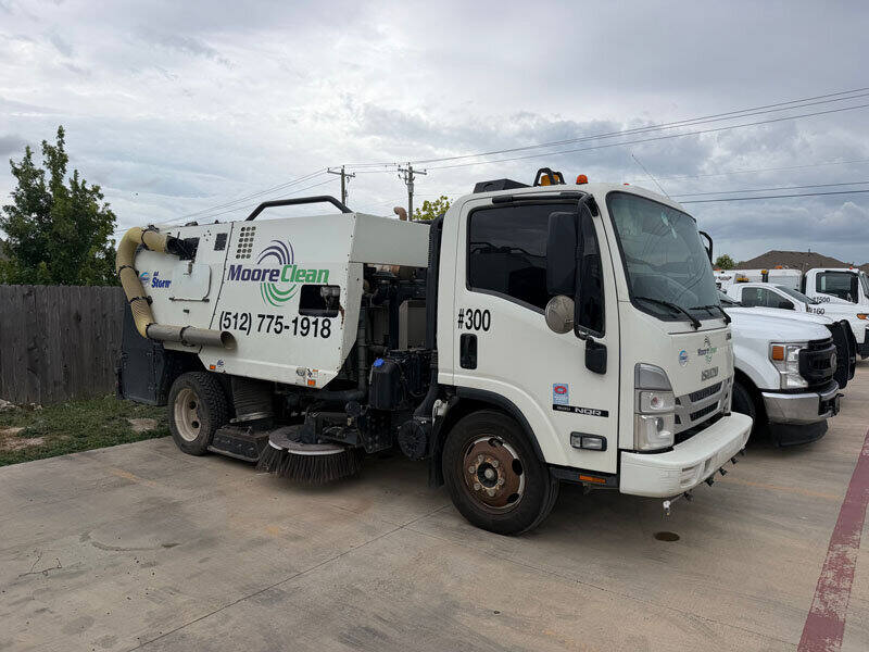 Compact Schwarze Storm sweeper for enclosed parking decks