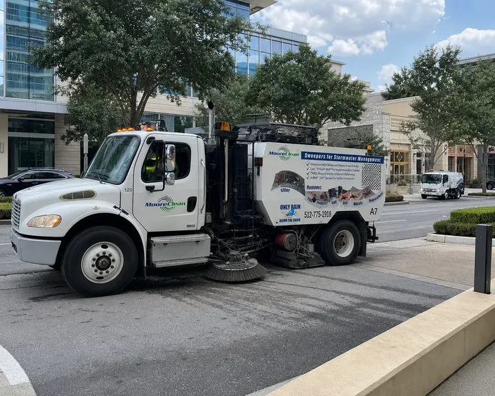 Moore Clean Schwarze A7 Tornado regenerative air sweeper working a daytime commercial route