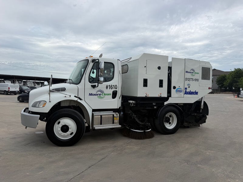 Schwarze Avalanche M6 regenerative-air sweeper